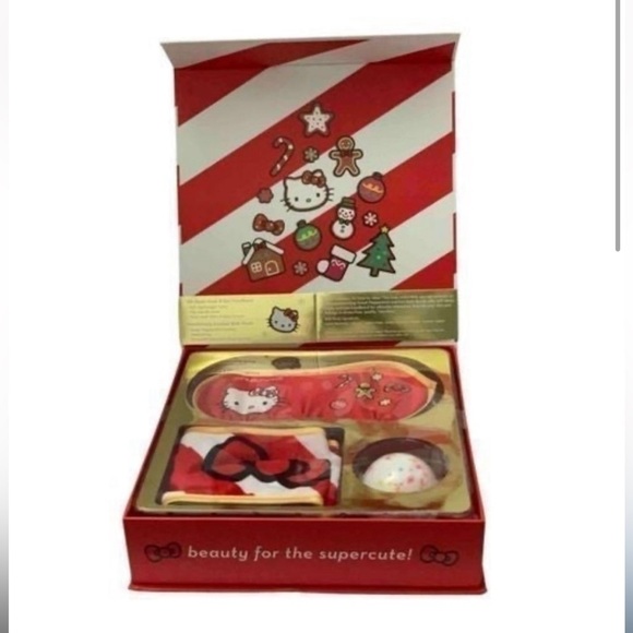 Giveaway The Crème Shop Hello Kitty Hello Holiday Spa Set - Picture 3 of 8